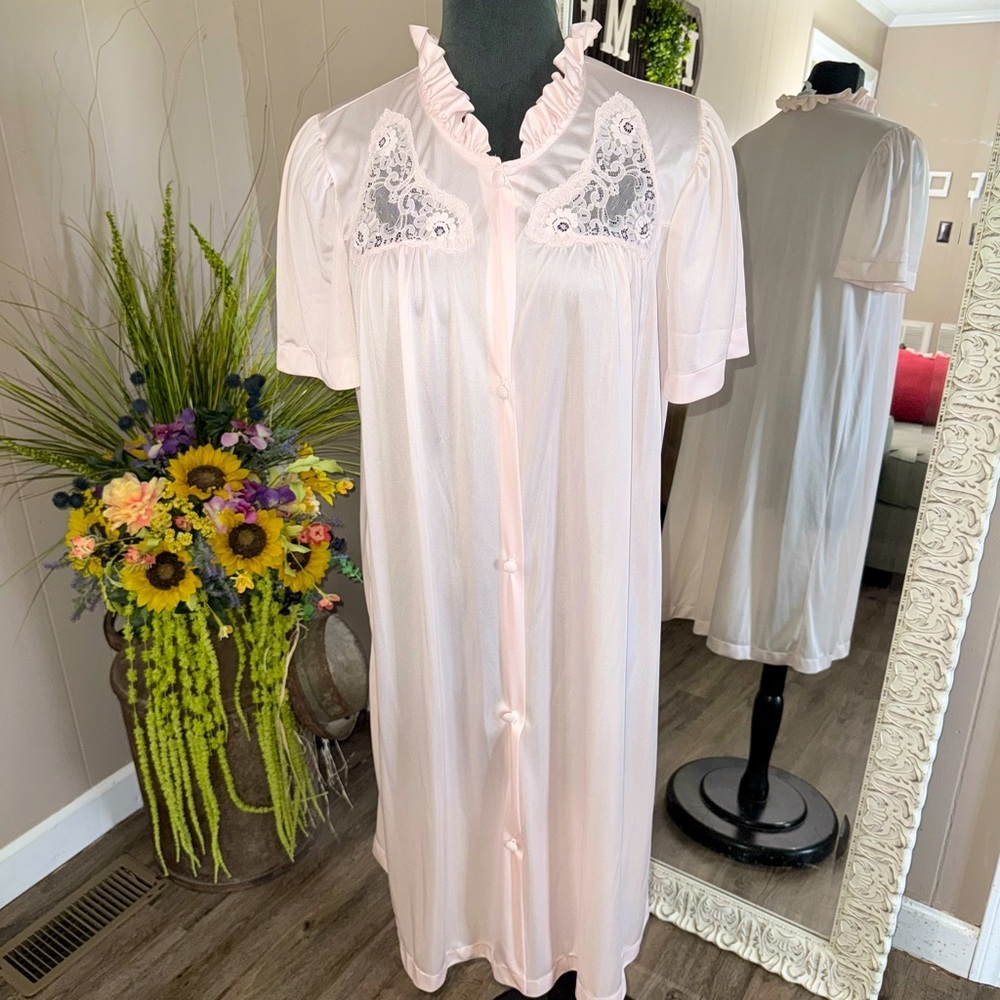 VTG Lorraine • Ruffle Neck Lace House Robe